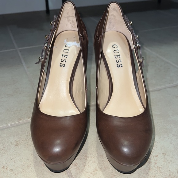 Guess Pumps - Picture 2 of 4